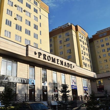 Yellow Apartment In The Center Of Bishkek Bagian luar foto