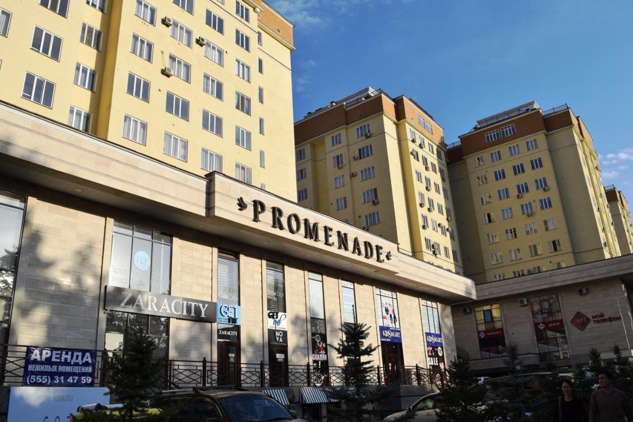 Yellow Apartment In The Center Of Bishkek Bagian luar foto