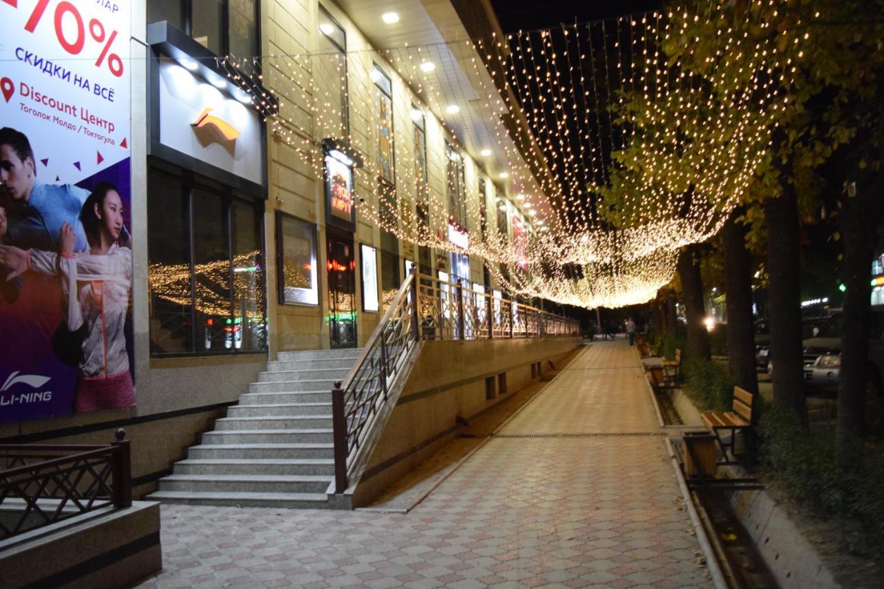 Yellow Apartment In The Center Of Bishkek Bagian luar foto